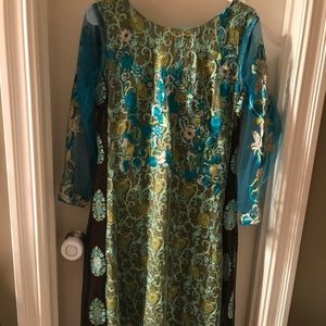 Chiffon tail frauk with embroidered net sleeves